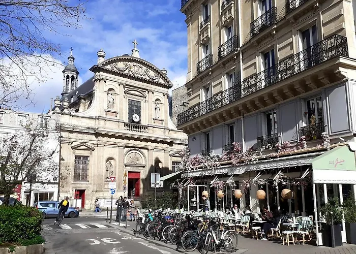 3p Baroque With Rooftop View Parijs